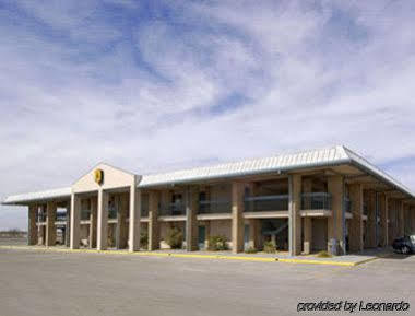 Super 8 By Wyndham Ozona Hotel Exterior photo